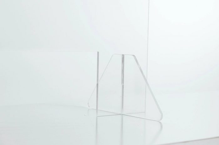 A close look at the meeting point of two Counter Shield Lite space dividers.